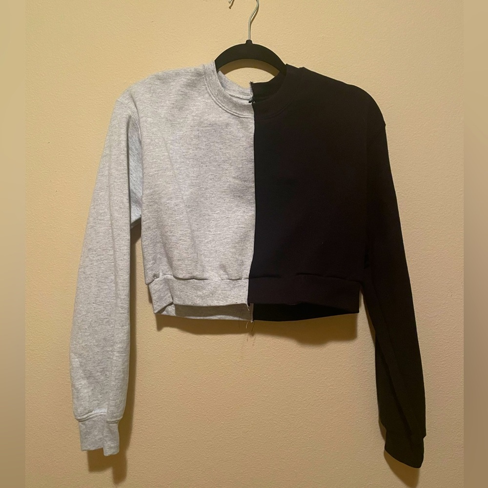 Cropped Sweatshirt Black and Grey